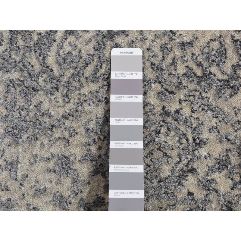 Shahbanu Rugs Agreeable Gray, Fine Jacquard Hand Loomed, Erased Design